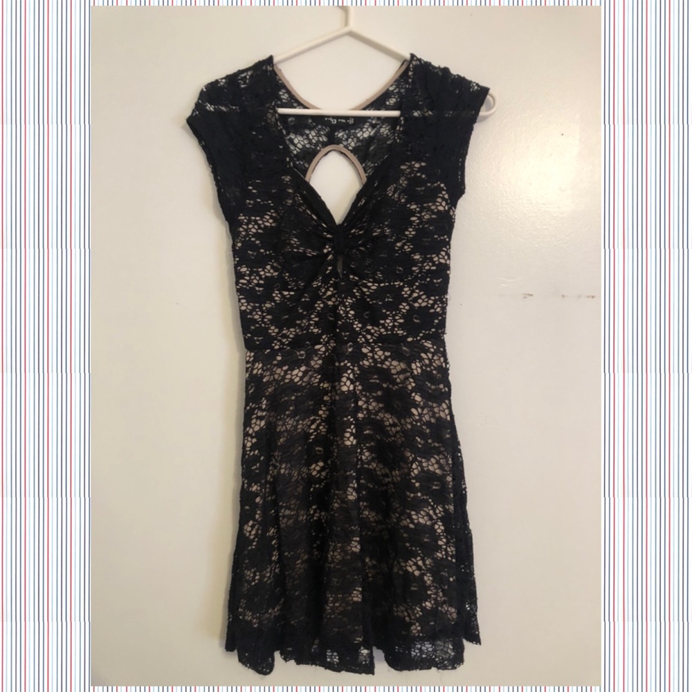 Women’s Black Open Back Lace Dress